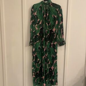 Buelah Tropical Palm Accordion Pleat Maxi Dress